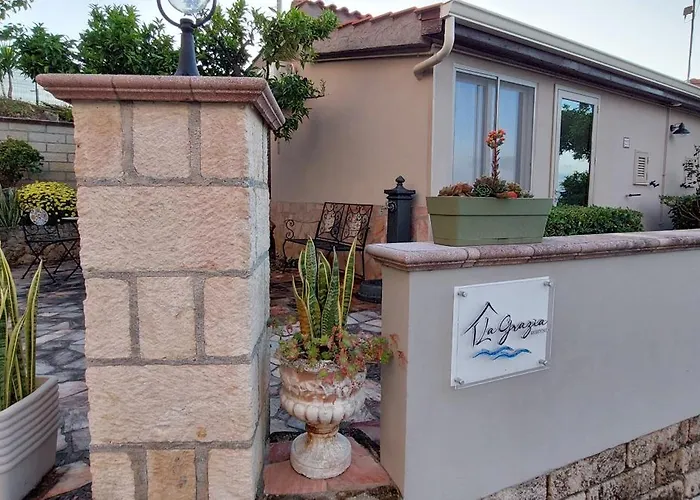 Residenza La Grazia - Free Parking - Hotel apartamentowy Tropea